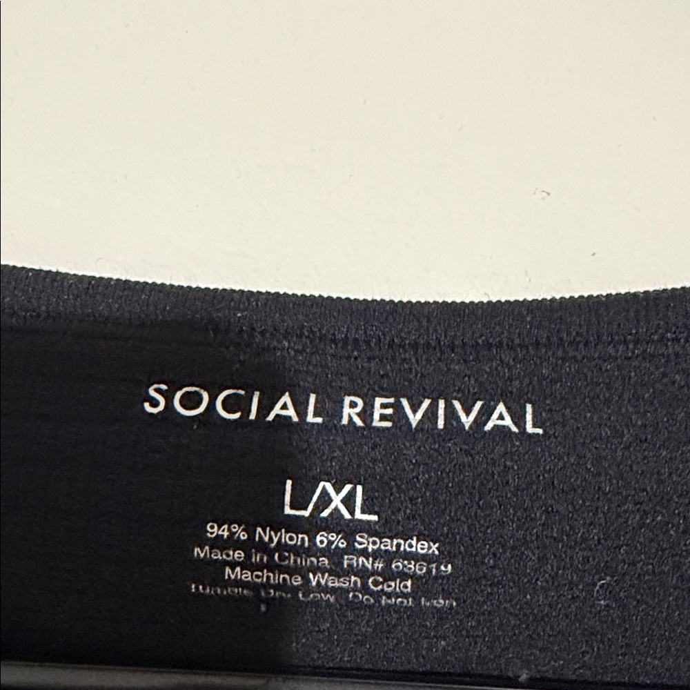 Black Long Sleeve Women's Top - Picture 2 of 3